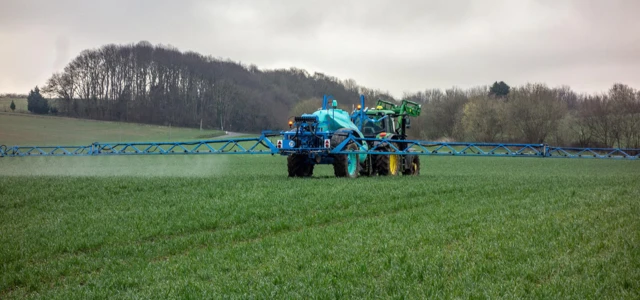 Charte d'engagement des utilisateurs de produits phytopharmaceutiques de la Charente-Maritime, dite ...