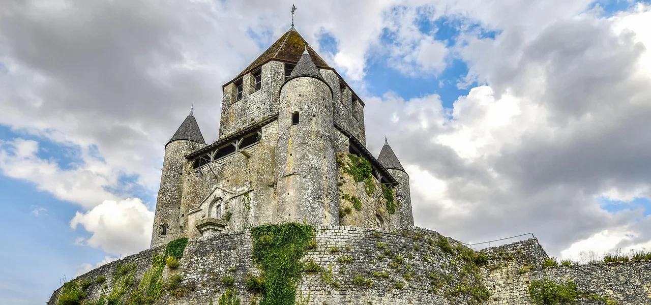 Des chantiers citoyens pour restaurer le patrimoine français