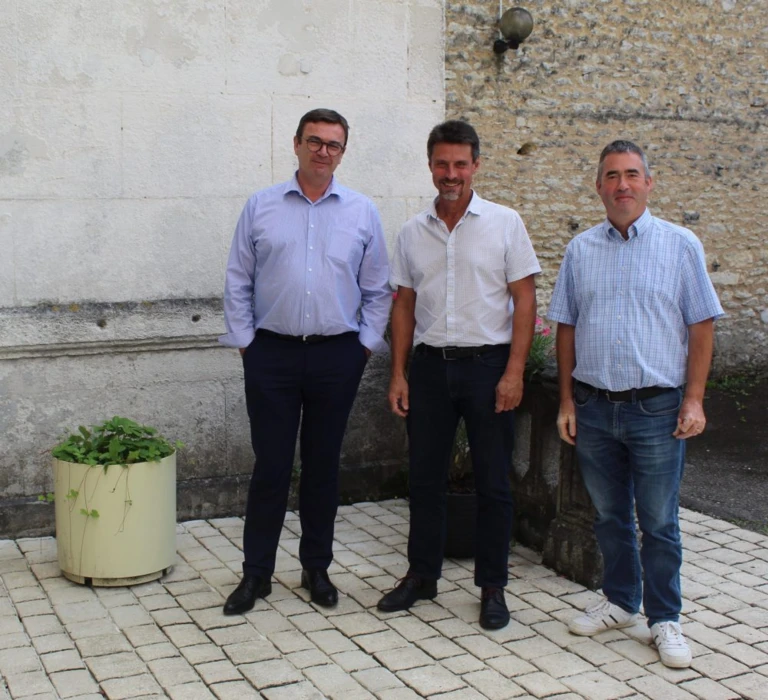 LE RENOUVELLEMENT DES INSTITUTIONS DU PINEAU DES CHARENTES